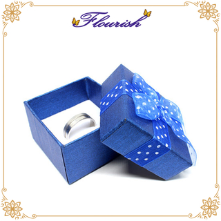 Boîte carrée d'emballage en anneau de papier enduit bleu