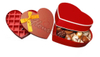 Boîte à bonbons en forme de coeur rouge décorée d'or