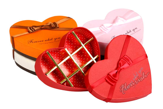 Boîte de papier d'emballage de chocolat en forme de coeur de couleur rouge avec insert