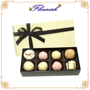 Boîte-cadeau de chocolat assorti en papier couché de couleur beige