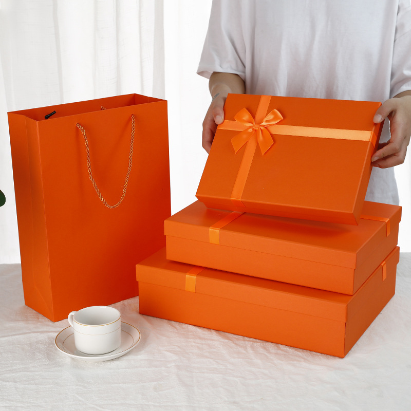 Boîte-cadeau et sac de papier de luxe en gros d'usine de la Chine